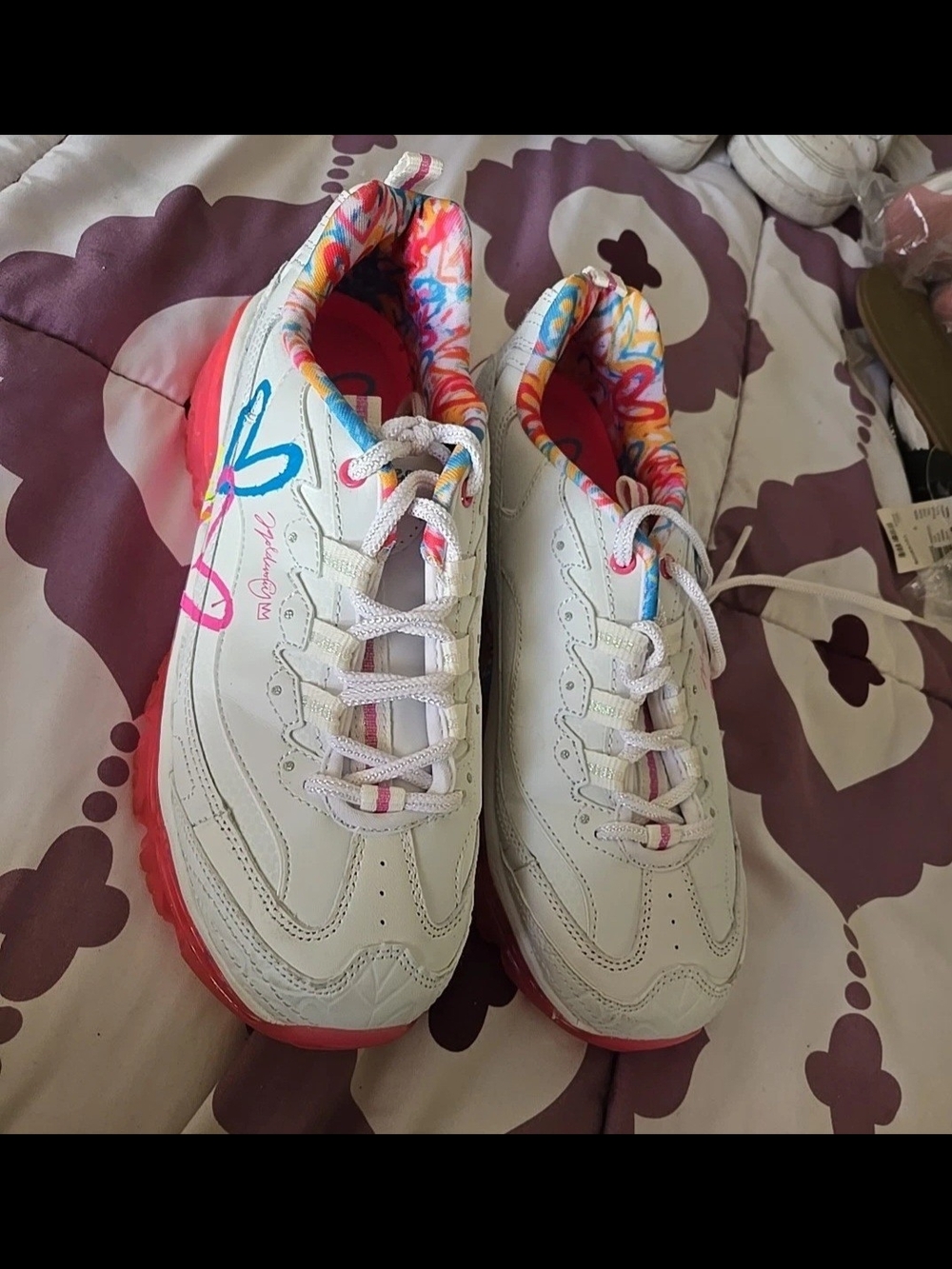 SKECHERS WOMENS WHITE PINK HEARTS SIZE 8 LEATHER RUNNING SNEAKERS B29